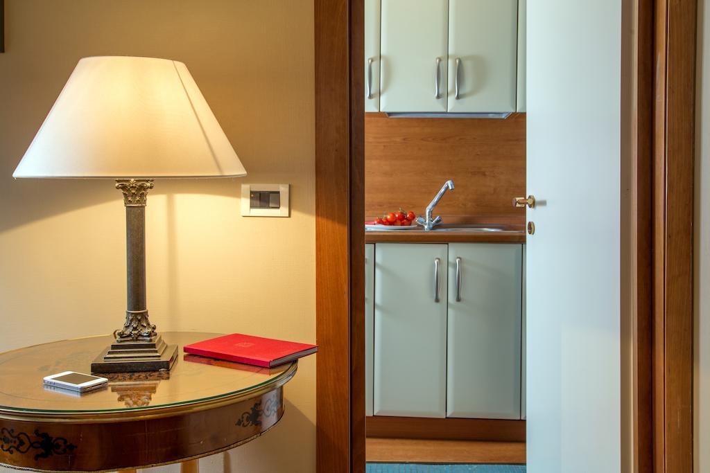 Astrid Roma Suites Luaran gambar